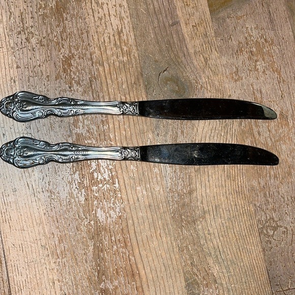 2 Reed & Barton Baroque Solid Modern Knife Stainless 9” Glossy Discontinued Two - Picture 1 of 4